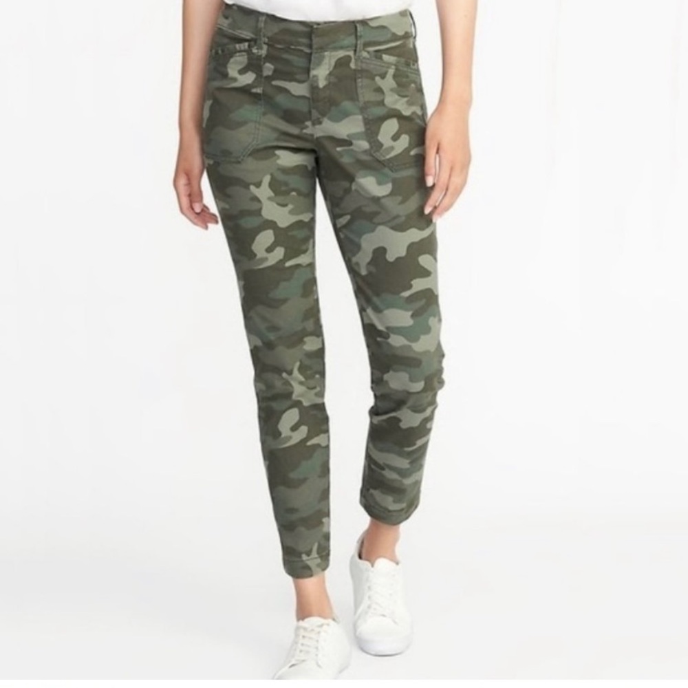 Adorable Old Navy Pixie pants in size 10